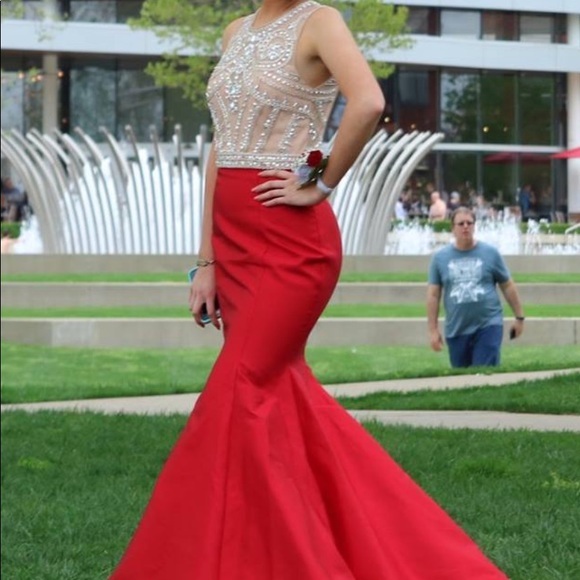 RED PROM DRESS - Picture 2 of 2